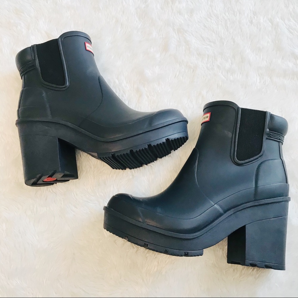 ✨ Rare ✨ NAVY Hunter Chelsea platform block heel boot